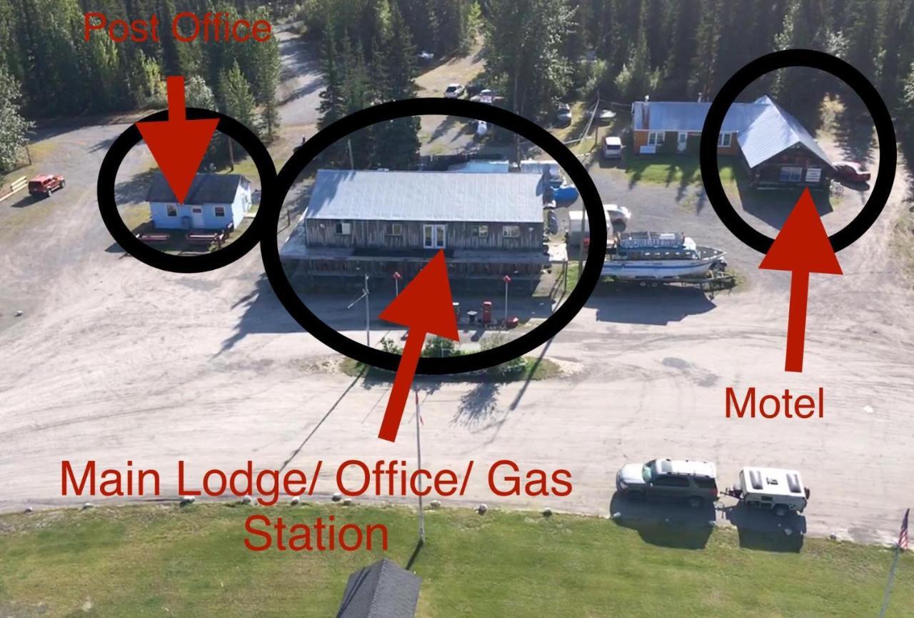 Double G Service Muncho Lake Exteriör bild